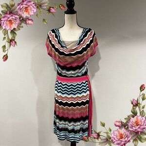 Short‎ sleeve zig zag print sweater dress with belt